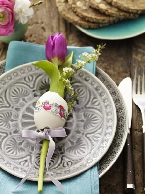 Ostertischdeko basteln - Tischdeko Ideen mit Blumen und Ostereiern