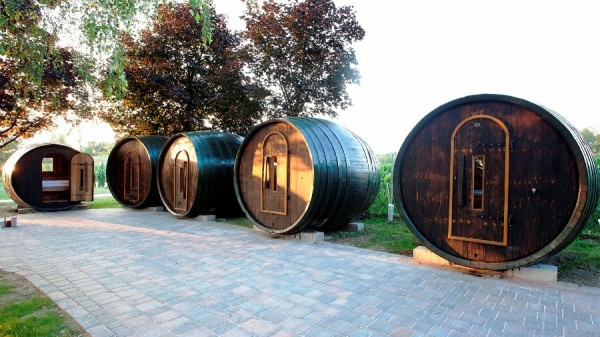 Weinfass Stehtisch und viele andere DIY Möbel aus Holzfass gebastelt