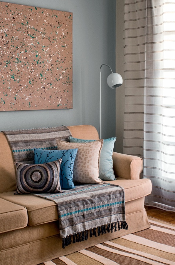 Wohnzimmergestaltung ideen modern sofa teppich streifen