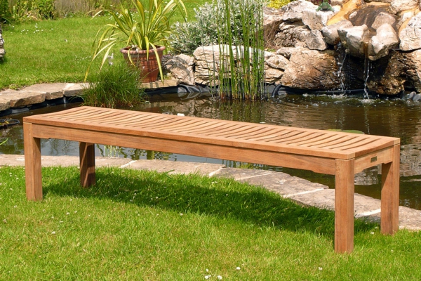 Holzbank - zahlreiche Varianten und Modelle für jeden Geschmack