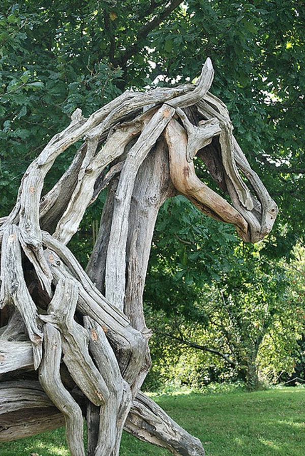 Holzfiguren werden Ihrem Garten einen individuellen Look