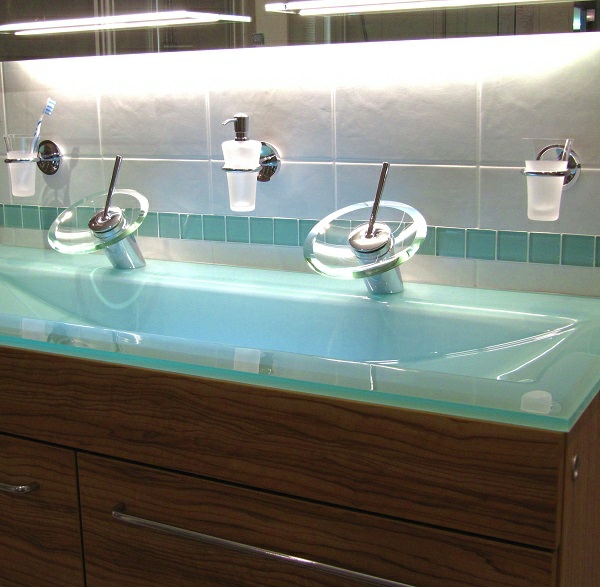 Badmöbel: Doppelwaschtisch als eine schicke und praktische Badidee