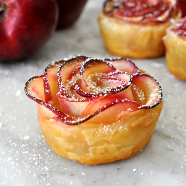 Effektvolle Apfel Muffins in Rosenform backen