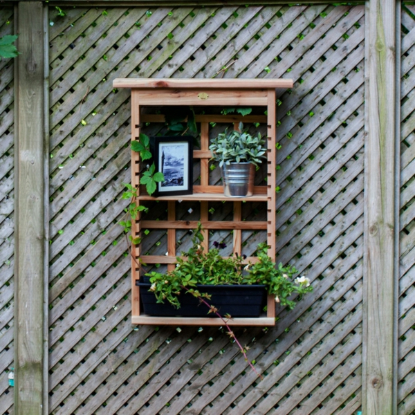 Platzsparende Pflanzkübel und Möbelstücke für Innen und Außen