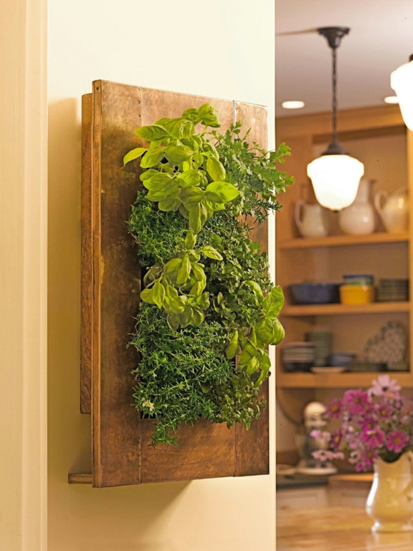 Platzsparende Pflanzkübel und Möbelstücke für Innen und Außen