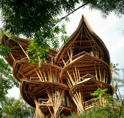 Magische Häuser aus Bambus Holz auf Bali