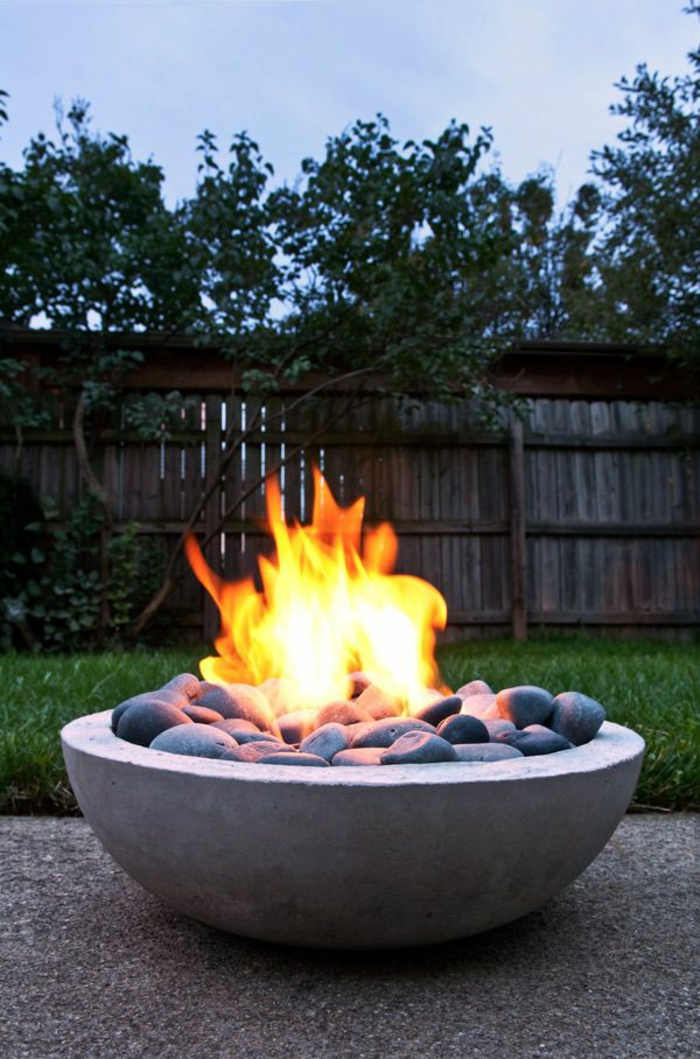 Feuerstelle im GartenSammeln wir uns doch ums Feuer im