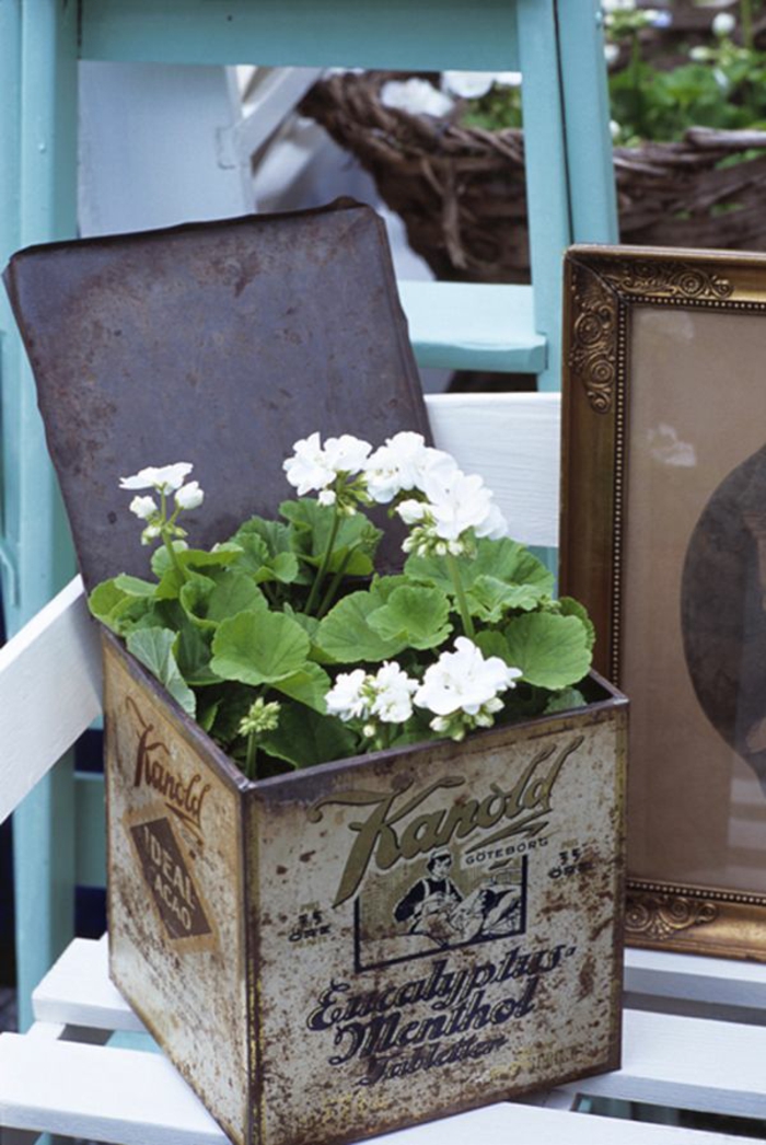 Vintage Deko lässt den Garten charmanter und weiblicher