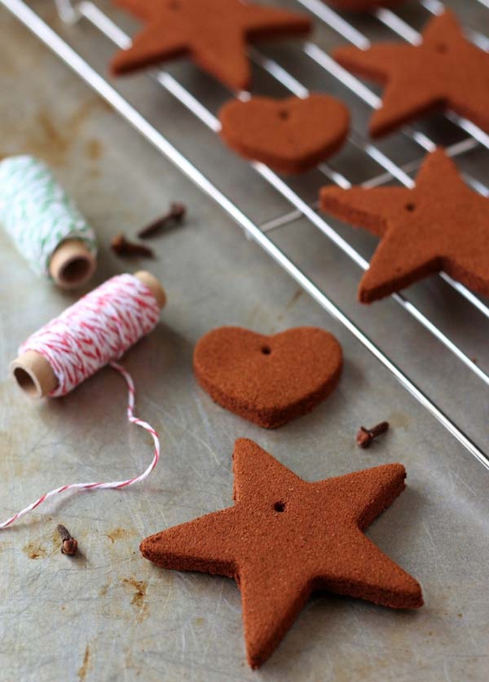 diy deko ideen weihnachten adventszeit baumanhänger zimtgebäck