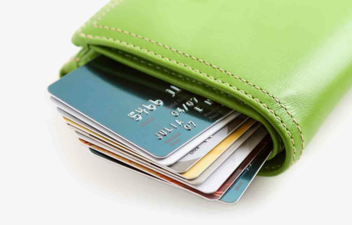 Количество выданных населению кредитных карт выросло