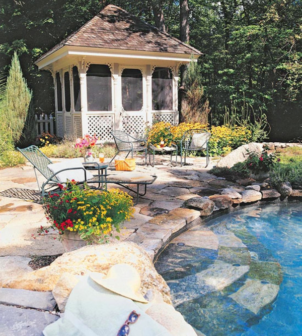 Schaffen Sie behaglichen Außenwohnraum mit Terrasse-Möbeln und Schutz