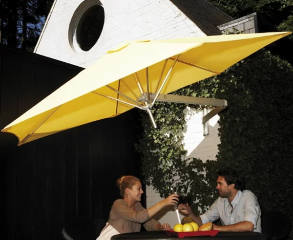 gelb sonnenschirm wandmontage ideen schatten patio bequem