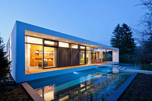 C1 Haus von Dettling Architekten mit integriertem Swimmingpool