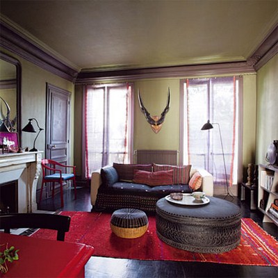 Braune Decke Wohnzimmer Kamin Teppich Tisch