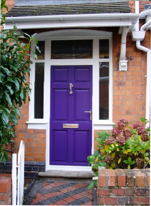 Klassische Eingangstür purpur farbe Design Idee