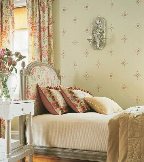 altmodisch einzelbett idee schlafzimmer weiß hölzern beisteltisch regal bücher blumenvase