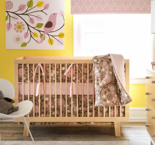 attraktiv gelbe rosa interieur elemente im babyzimmer