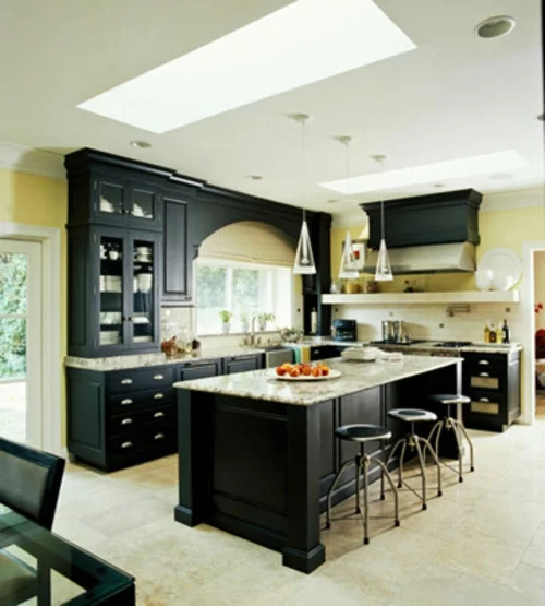dachfenster schwarz küchenarbeitsplatte küchenschränke kompakt elegant