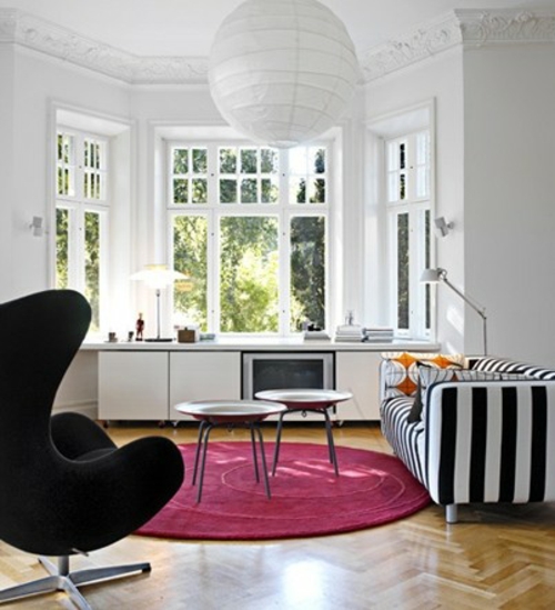 das moderne fernseher weiß wohnzimmer rund weich rosa teppich schwarz sessel