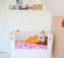 Stilvolle Kinderzimmer Idee für Zwillingsmädchen in rosa, weiß und rot