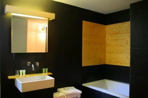 dunkle badezimmer design ideen schwarze wandbelag