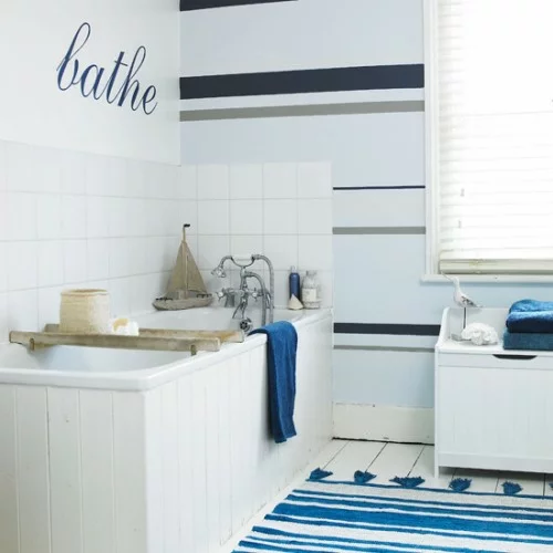 eingebaut badewanne badezimmer blau attraktive Wanddekoration mit Streifen waagerecht