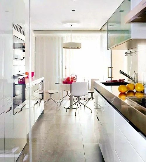 elegant kleine küche design idee weiß glänzend