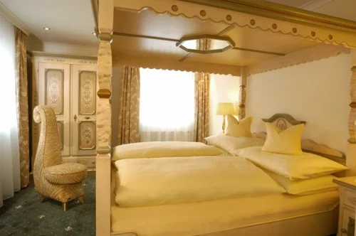 extravagant luxus Himmelbett im Schlafzimmer