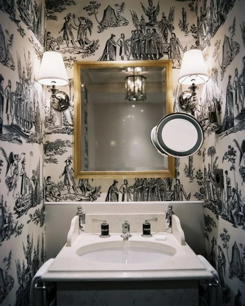 extravagant originell badezimmer deko idee tapeten spiegel quadratisch