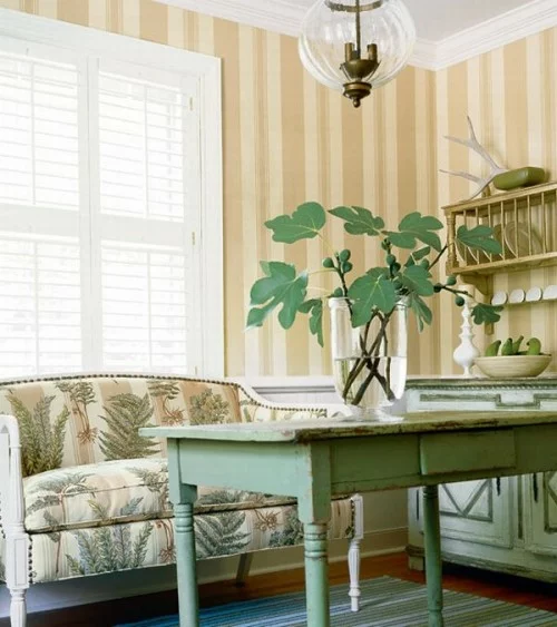 Interieur Ideen im französischen Landhausstil idee bequem designer sofa holztisch grün