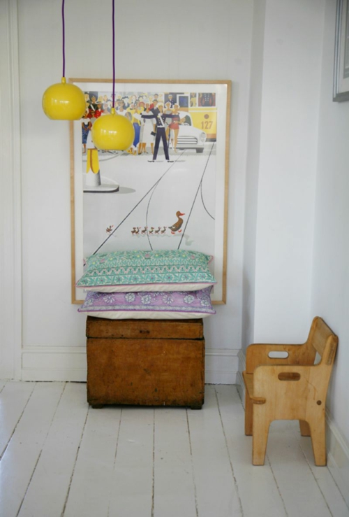 gelb weiß hängelampekinderzimmer klein holz stuhl