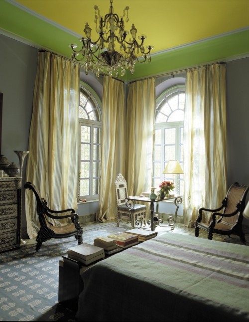 gelbe grüne Decke Schlafzimmer fantastischer Kronleuchter