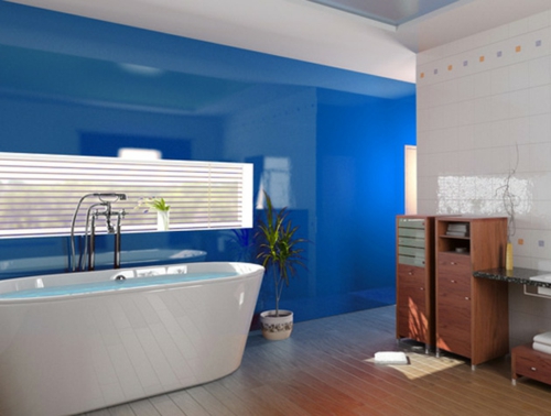 glas fliesenspiegel blau badewanne badezimmer idee