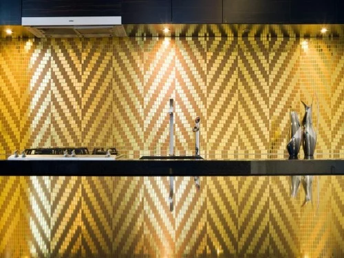 gold glänzend küchenspiegel idee design