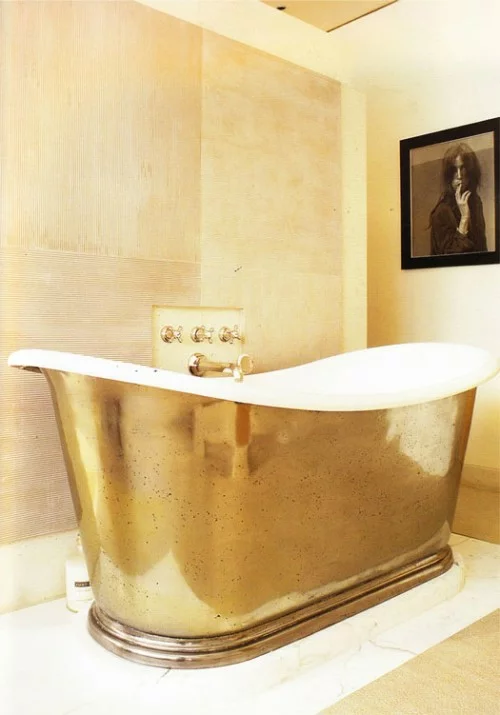 goldene badewanne lackiert fliesenspiegel design idee