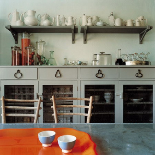 keramik schüssel weiß orange kanne regal küche
