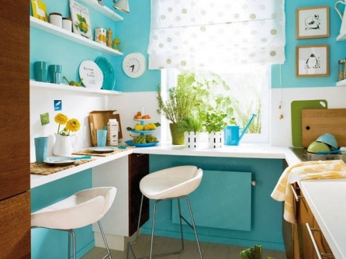 kleine küchen desings kompakt wandregale blau wände