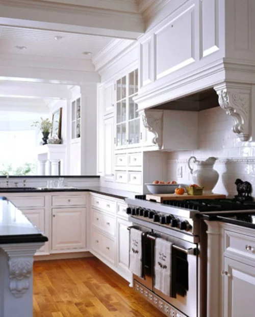 Küchen Grundrisse hölzern weiß bodenbelag hell kompakt ausstattung