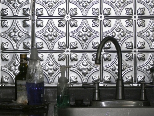 küchenrückwand ideen bunt interessant praktisch metall verzierungen