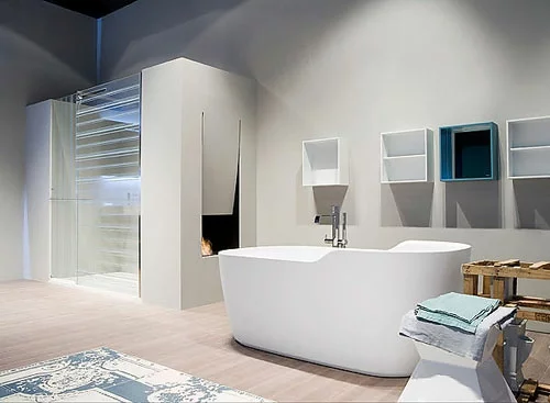 minimalistisch stil design idee badezimmer badewanne einbaukamin