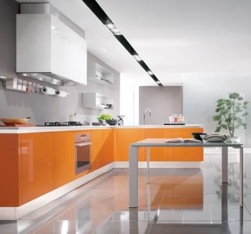 aktuelle küchen designs glanzvoll oberfläche orange weiß