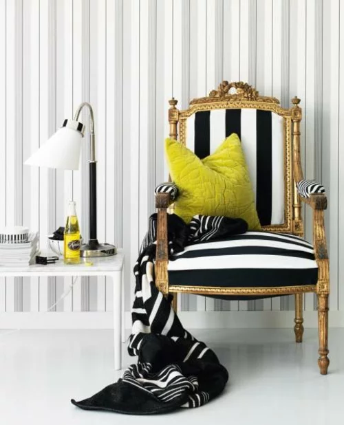 monochrome grelle kombiniert farben attraktive Wanddekoration mit Streifen sessel altmodisch extravagant