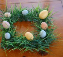 Osterkranz aus künstlichem Gras selber machen - coole festliche Idee