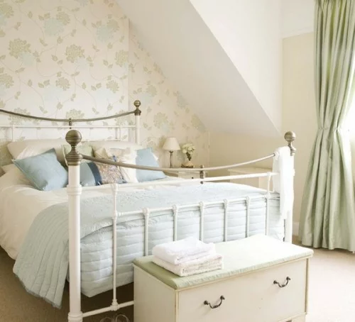 pastellfarben schlafzimmer weiß motive wand verzierung
