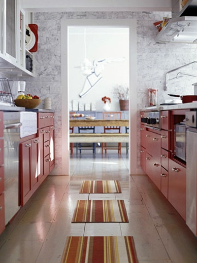 rote pantry schmale Küchen Interieurs