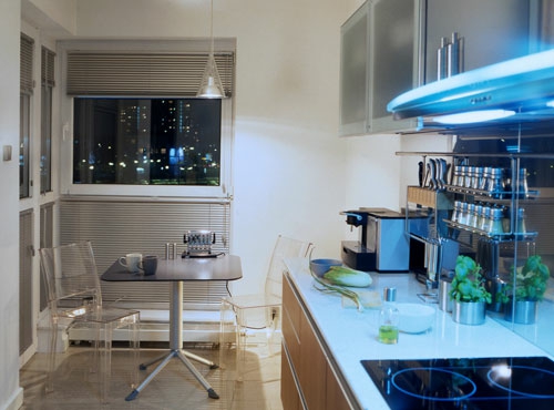 schicke design ideen kleine küche akryl stühle nacht