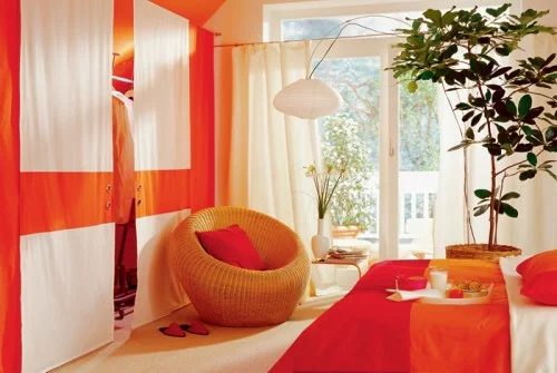 schlafzimmer im dachgeschoss interessant orange grell interieur
