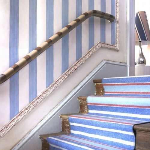 schöner Treppen-Vorleger blaue Farbe