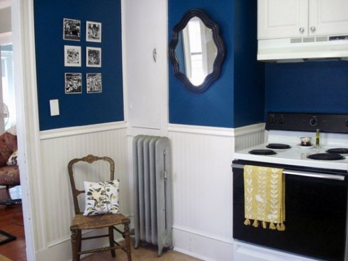 spiegel im küchenbereich blau klassisch rahmen idee holz stuhl