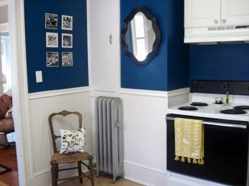spiegel im küchenbereich blau klassisch rahmen idee holz stuhl